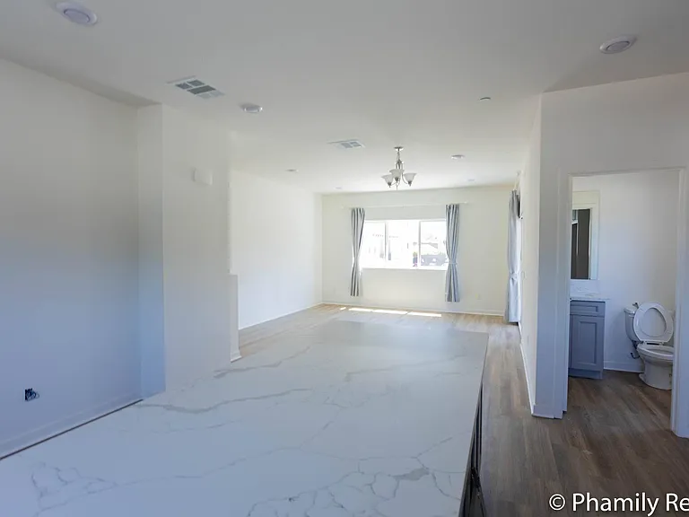 138 Glendora Ave #10 — Photo 5