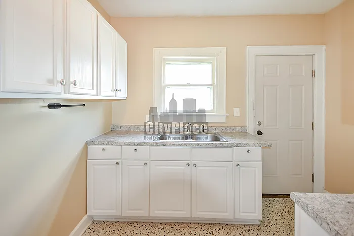 728 E 34th St — Photo 14