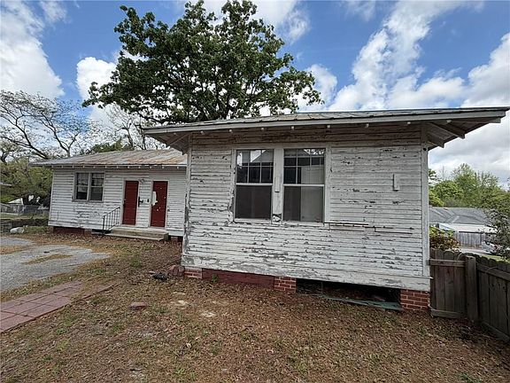 3rd image of 302 6th St