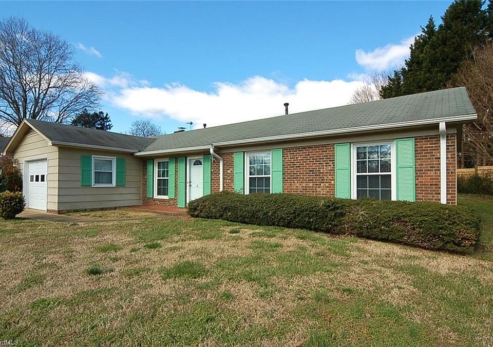 1st image of 4 Bayberry Ct