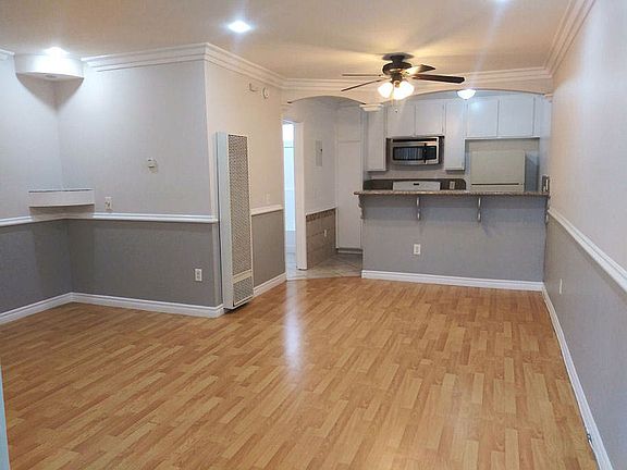 5th image of 11737 Vanowen St #203