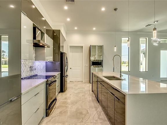 3rd image of 2927 Surfside Blvd
