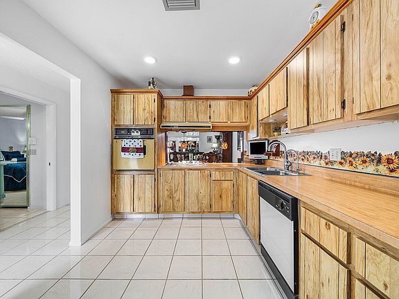 5th image of 5730 Fernley Drive E #23