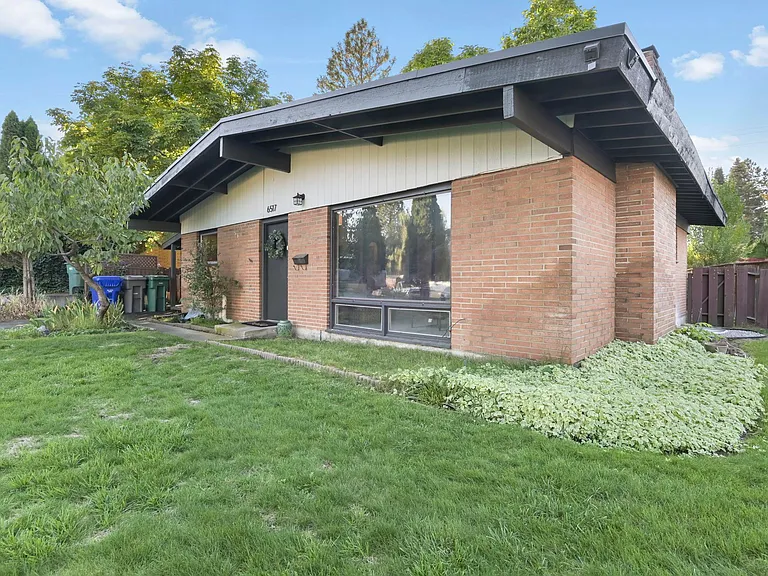 6517 N Stevens St — Photo 2
