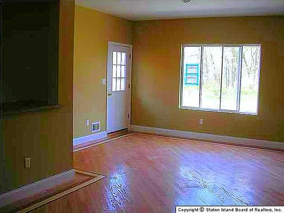 3rd image of 1330 Rockland Ave #2-B