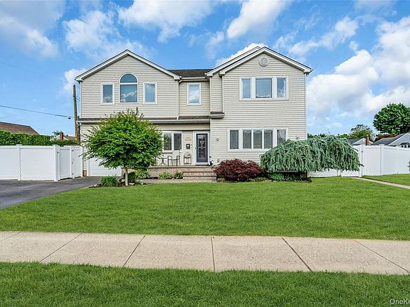 2nd image of 7 Mohawk Drive