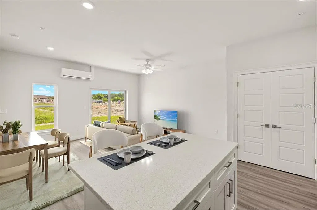 3 bed, 2.5 bath, 1265 sqft, $2,300 — Photo 3