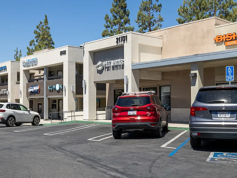Retail, Dining and More at Sycamore Plaza