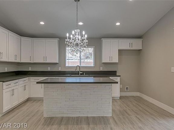2nd image of 2913 Theresa Ave