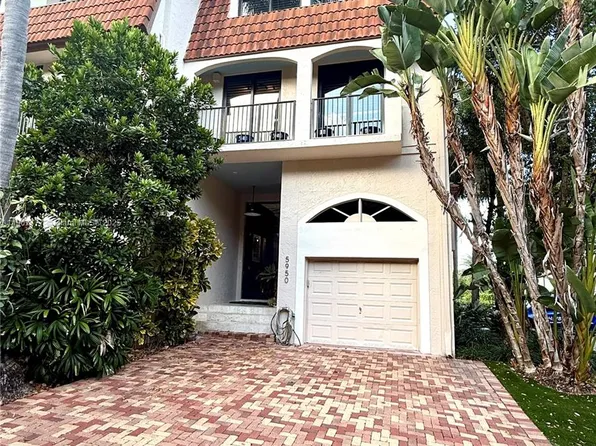 5950 Paradise Point Dr, Palmetto Bay, FL 33157
