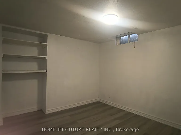 79 Carisbrooke Sq #BASEMENT — Photo 12