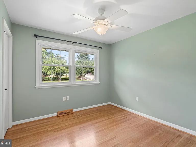 8109 Broadview Dr — Photo 11