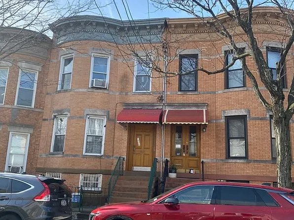 6828 60th St, Flushing, NY 11385