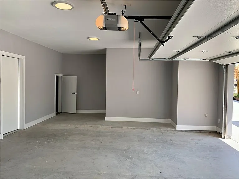 2117 Pershing Dr — Photo 25
