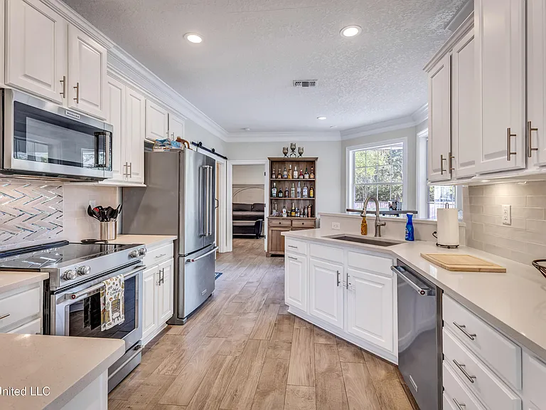 15336 Lakeview Ct — Photo 7