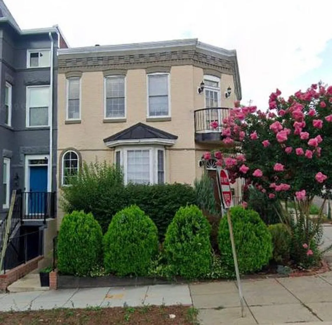 26 Seaton Pl NE — Photo 1