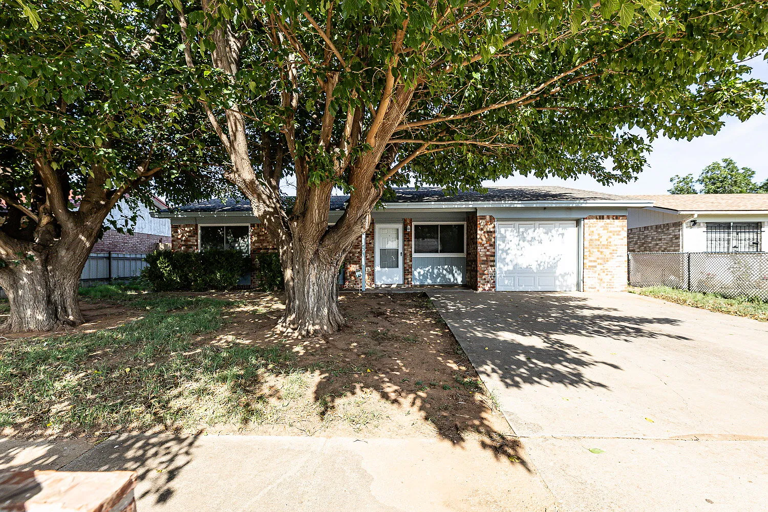 3 bed, 2.0 bath, 1125 sqft, $1,200 — Photo 3