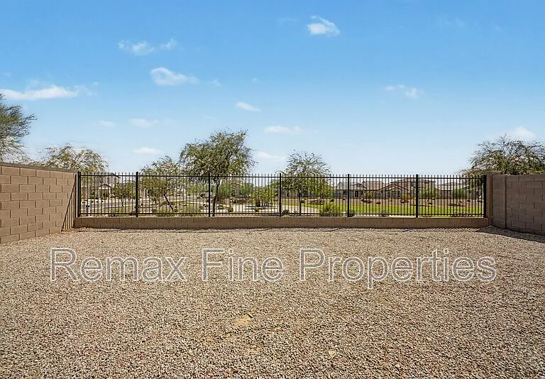 15543 W Desert Hollow Dr — Photo 29