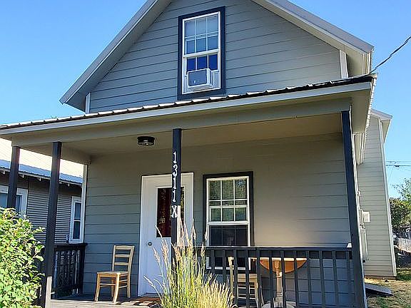 Front entry way & porch.