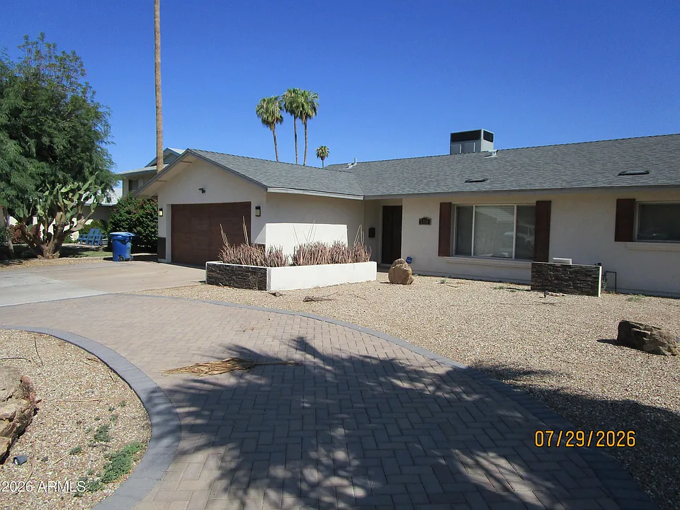 1316 E Donner Dr