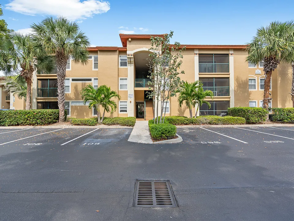 8940 Colonnades Ct E #1