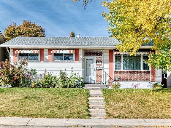 2nd image of 165 S Marbrooke Cir NE