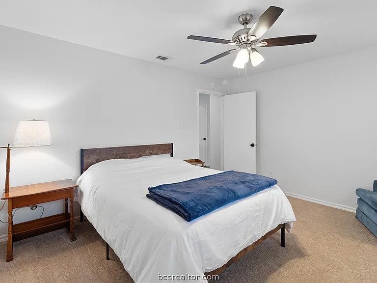 1105 Holleman Dr — Photo 18