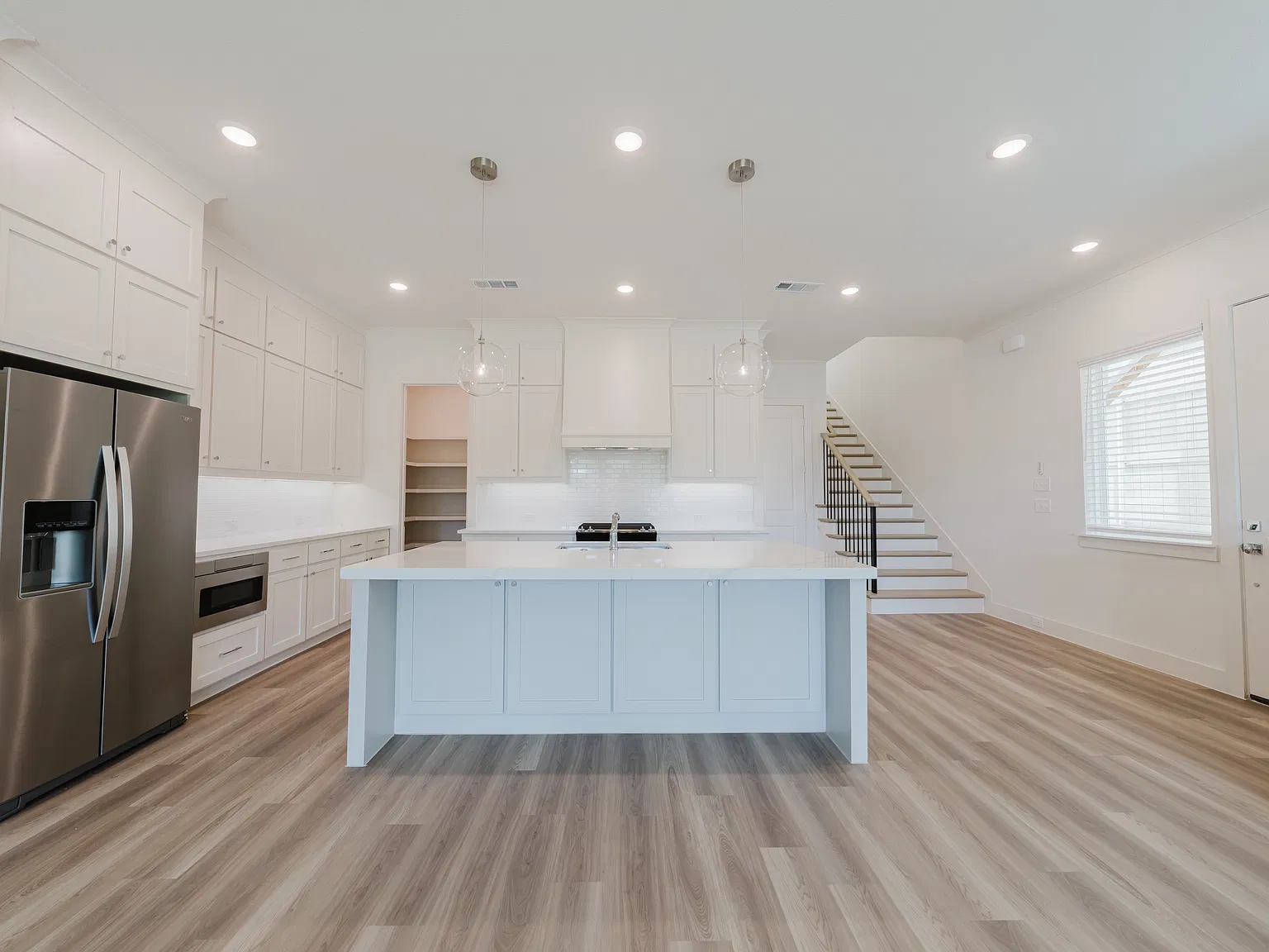3 bed, 2.5 bath, 2234 sqft, $4,750 — Photo 3