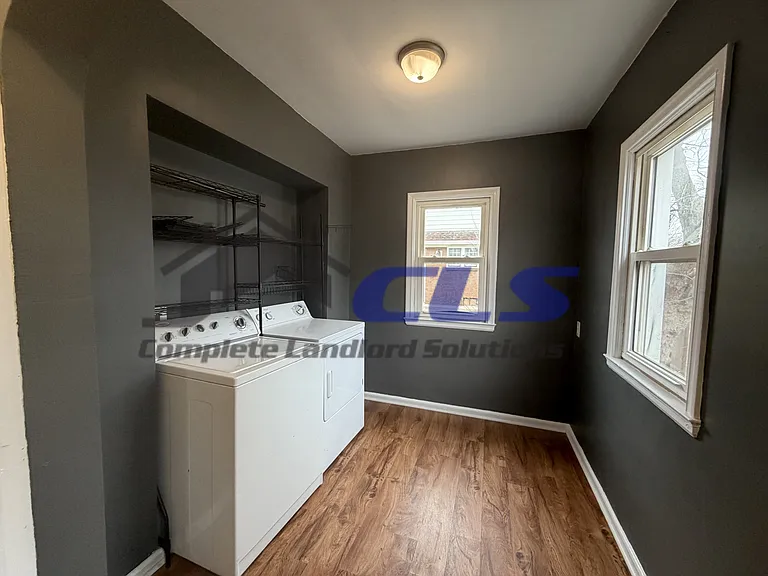 2116 Poplar St — Photo 9