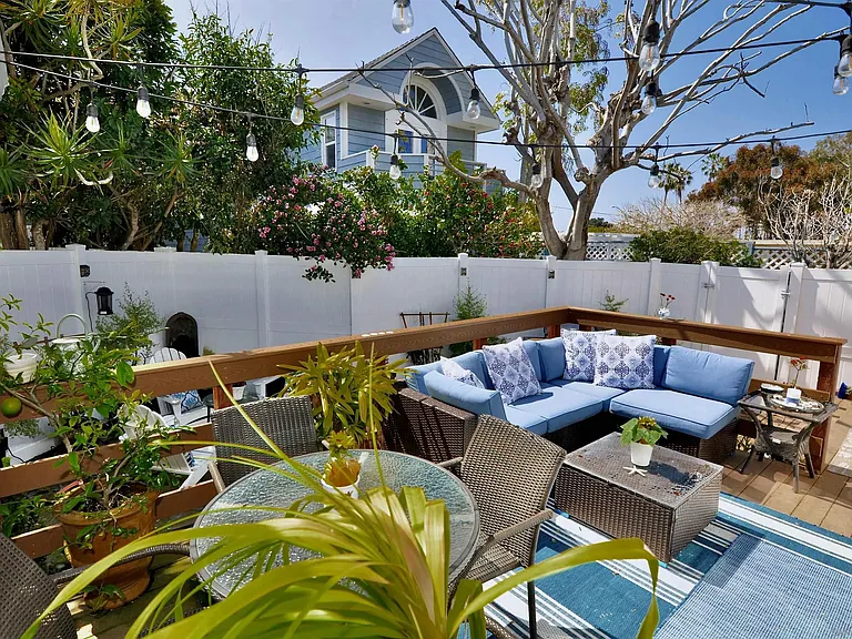 529 Fern Gln — Photo 32