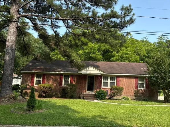 207 South Street, Whitakers, NC 27891