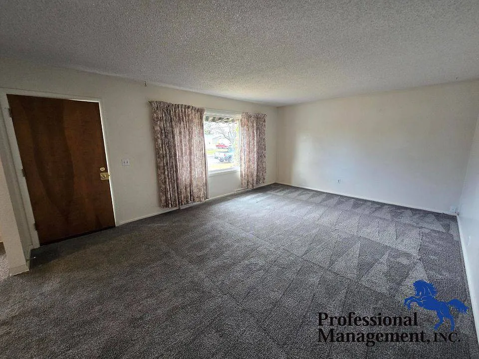 33 N Crestwood Dr in Billings, MT 59102 — Photo 2