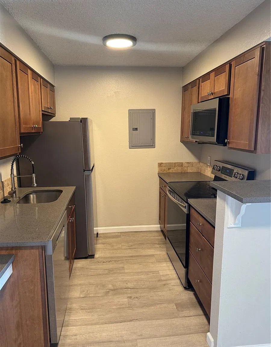 1 bed, 1.0 bath, 720 sqft, $1,595 — Photo 3