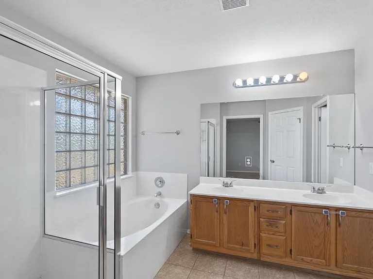 1514 Royce Ln — Photo 13
