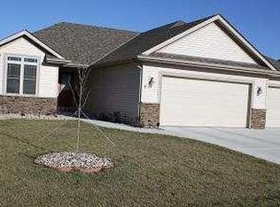 10420 Prairie Crossing Dr, Franksville, WI 53126