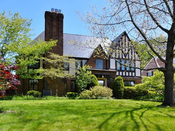 3159 Van Aken Blvd, Shaker Heights, OH 44120