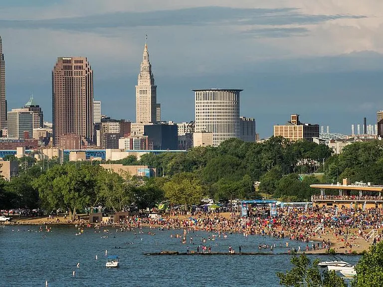Short Walk to Edgewater Park