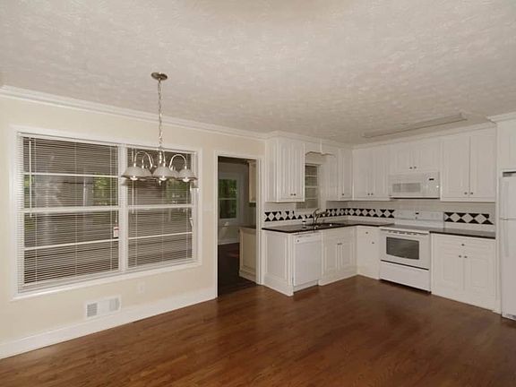 3rd image of 2406 Pine Stream Ct