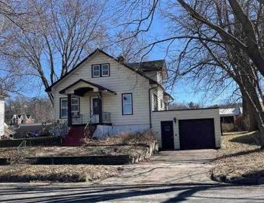 617 W Madison St, Durand, WI 54736 Zillow