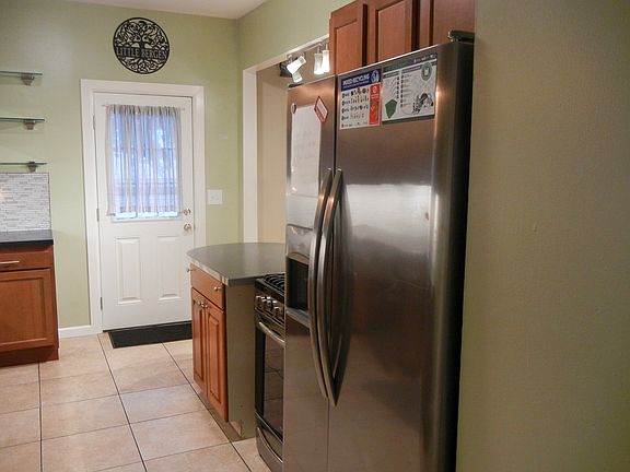 36" Fridge with icemaker and water dispenser
