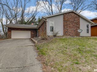 22 Hyde Park Pl, Springfield, IL 62703