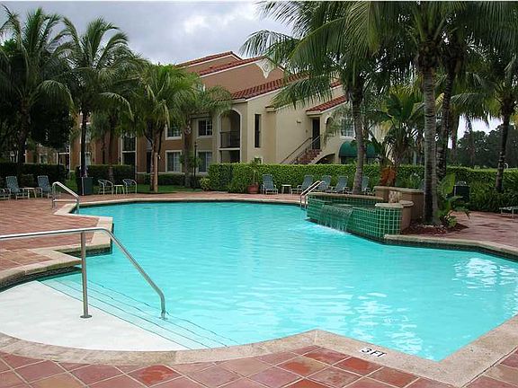 2nd image of 160 Bonaventure Blvd APT 206