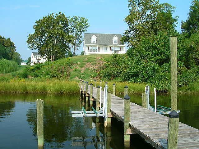 House sits on hill overlooking Yeocomico River