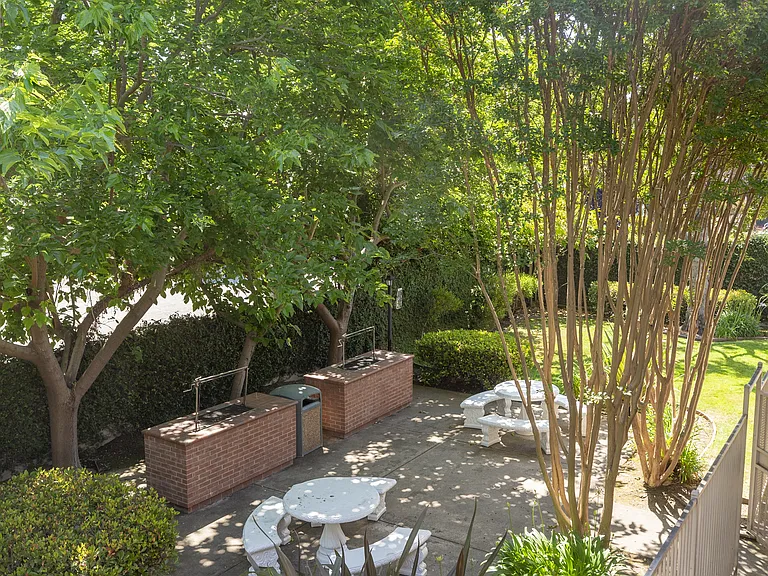 Amador Apartments — Photo 9