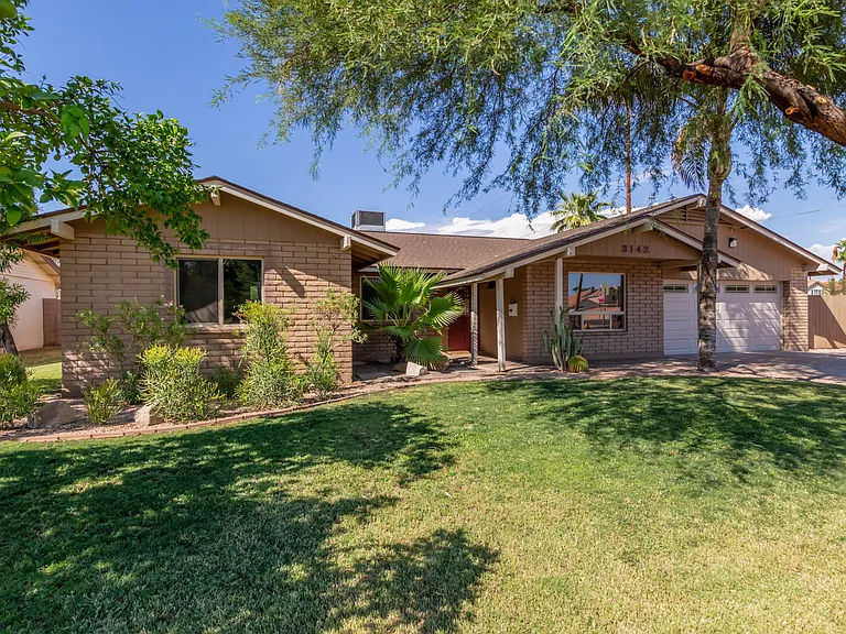 3142 E Altadena Ave — Photo 20