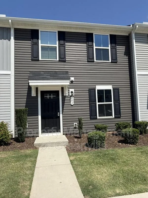 3 bed, 2.5 bath, 1210 sqft, $1,695 — Photo 1
