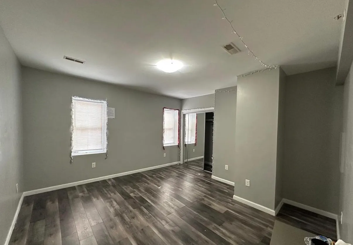3 bed, 1100 sqft, $2,000 — Photo 4