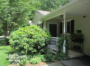 14 Green Leaves Dr, Amherst, MA 01002