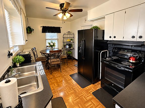 3rd image of 15025 Loomis Ave