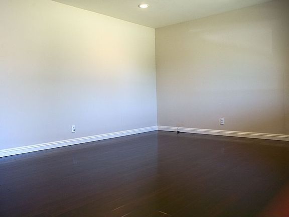 3rd image of 815 Lang Ave